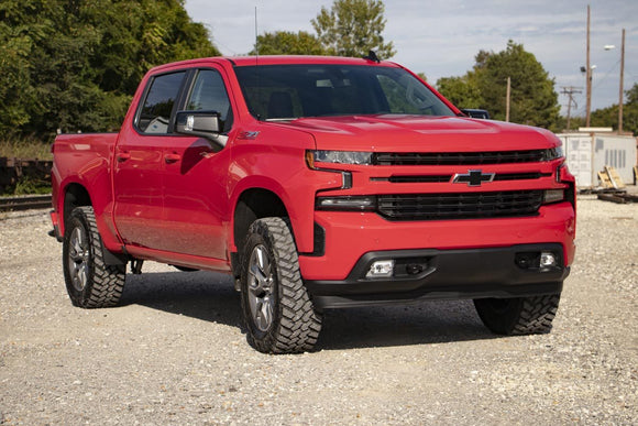 Rough Country 3.5 Lift Kit with Red Control Arms For 19-24 Chevy Silverado 1500