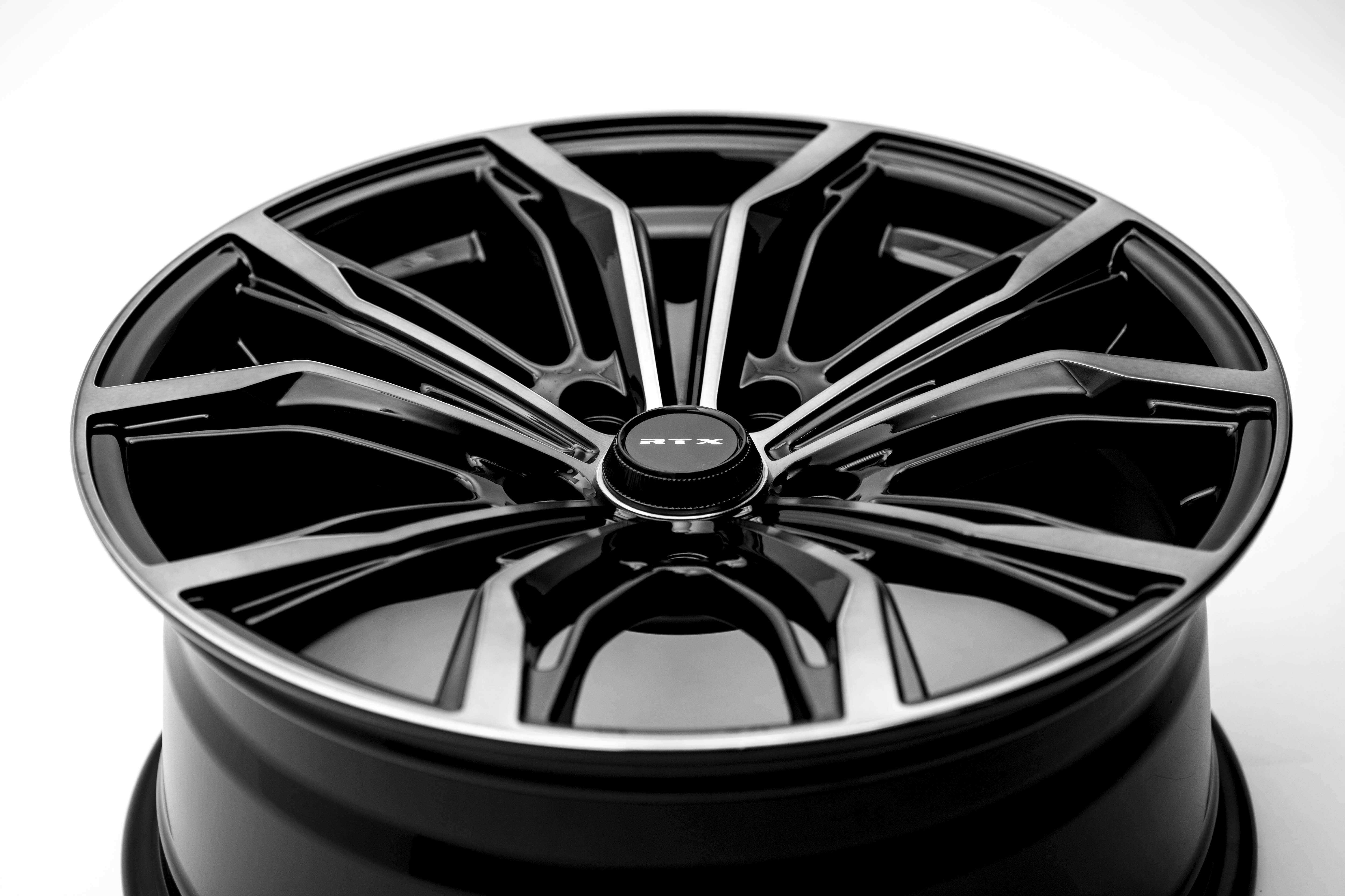 18x8 RTX Black Widow Black Machined Grey 5x108 ET40 wheel/rim